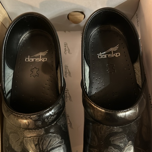 Clogs - Picture 3 of 6